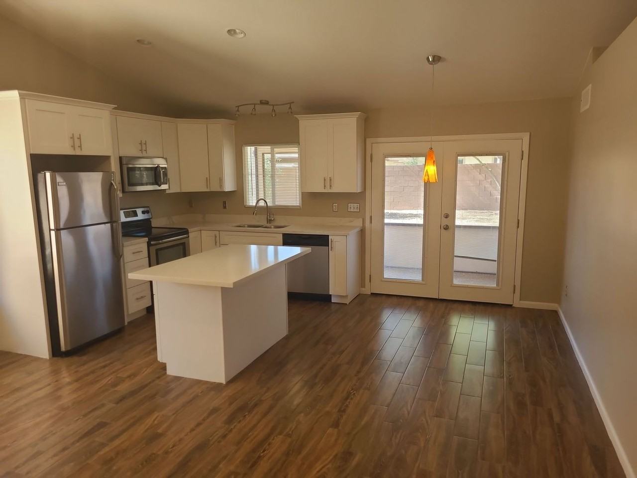 2902 E Irwin Ave - Photo 3 of 23