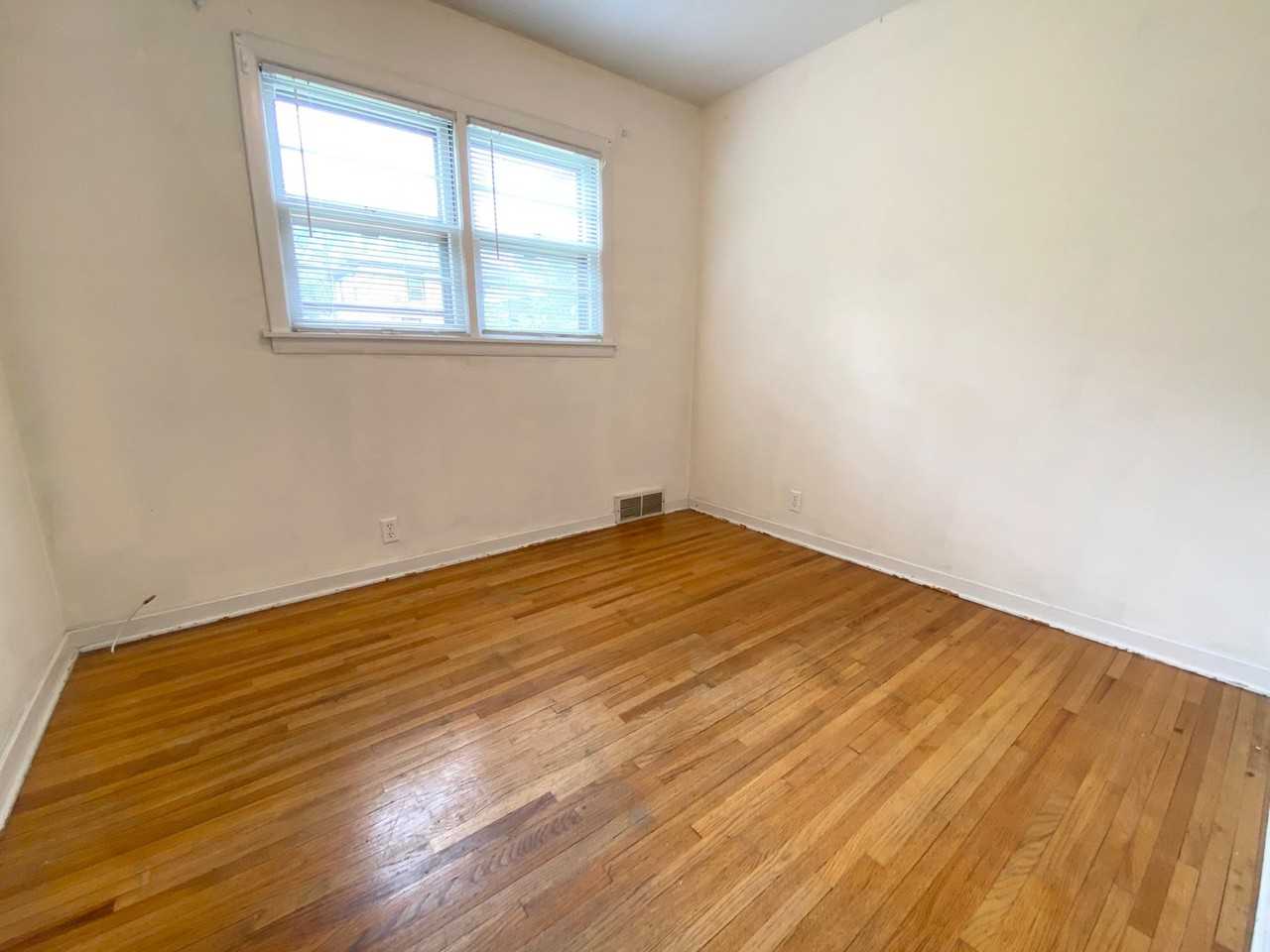 1236 11th St N - Photo 3 of 35