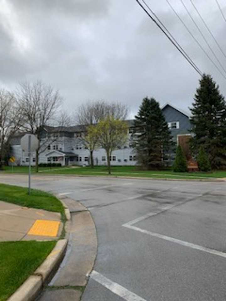 River Oaks Apartments, Hartland WI - Photo 5 of 43