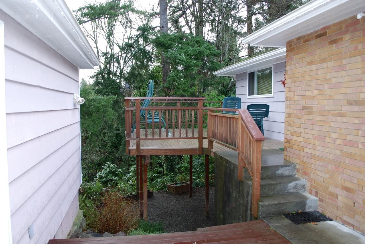 10832 35th Ave Sw - Photo 3 of 18