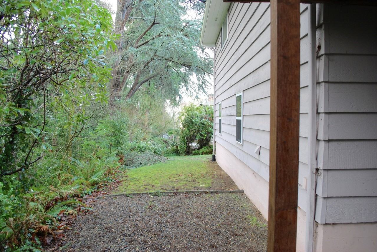 10832 35th Ave Sw - Photo 5 of 18