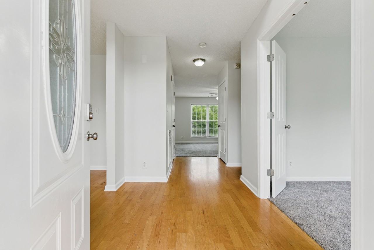 3149 Holly Pt - Photo 7 of 47