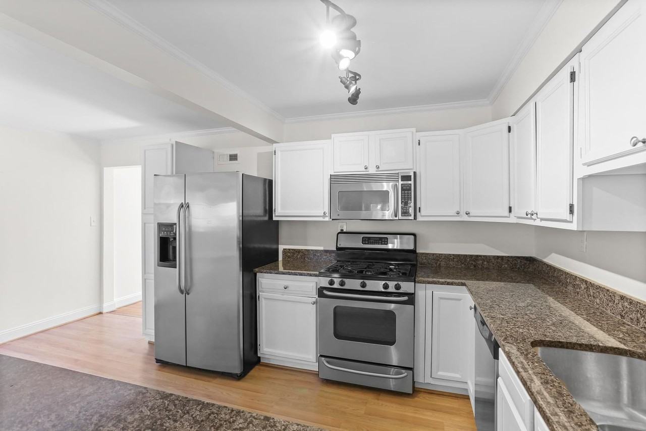 10807 Huntley Pl - Photo 3 of 23