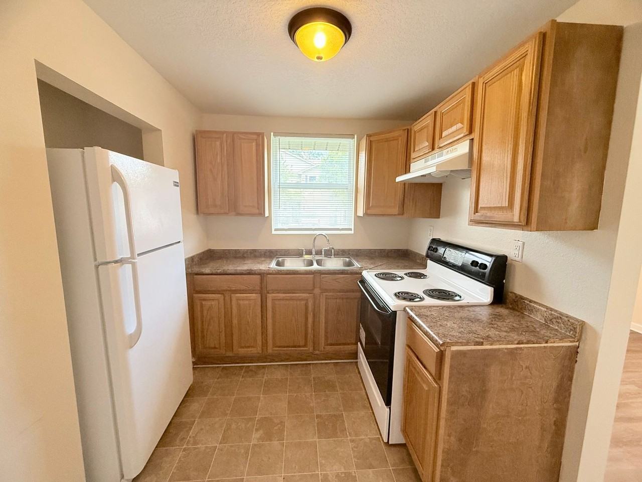 1300 W Intendencia St - Photo 4 of 14