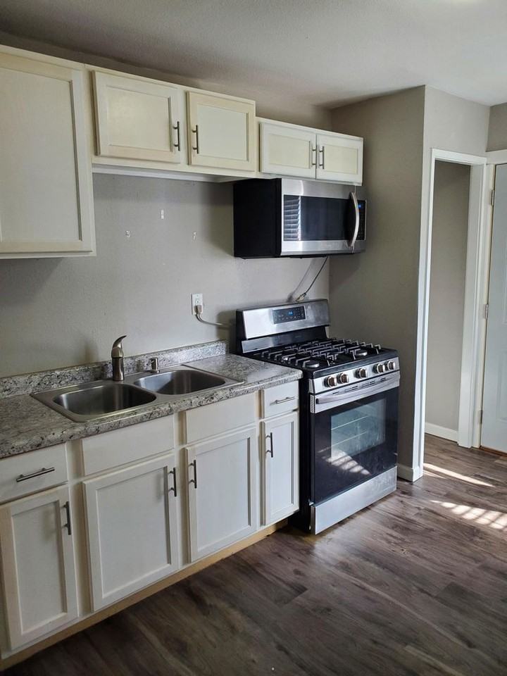 504 S Osage St #4 - Photo 4 of 11