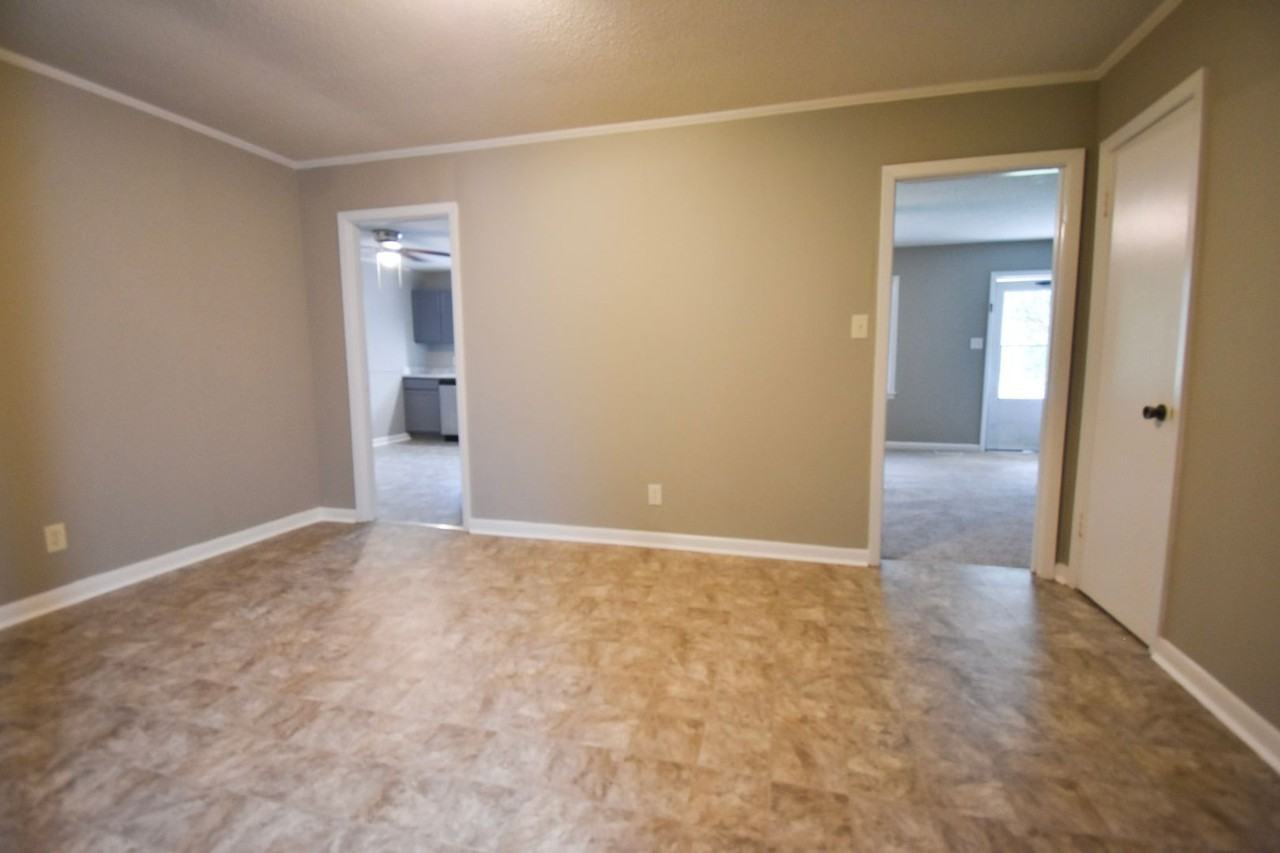 5138 Longbranch Dr - Photo 4 of 18