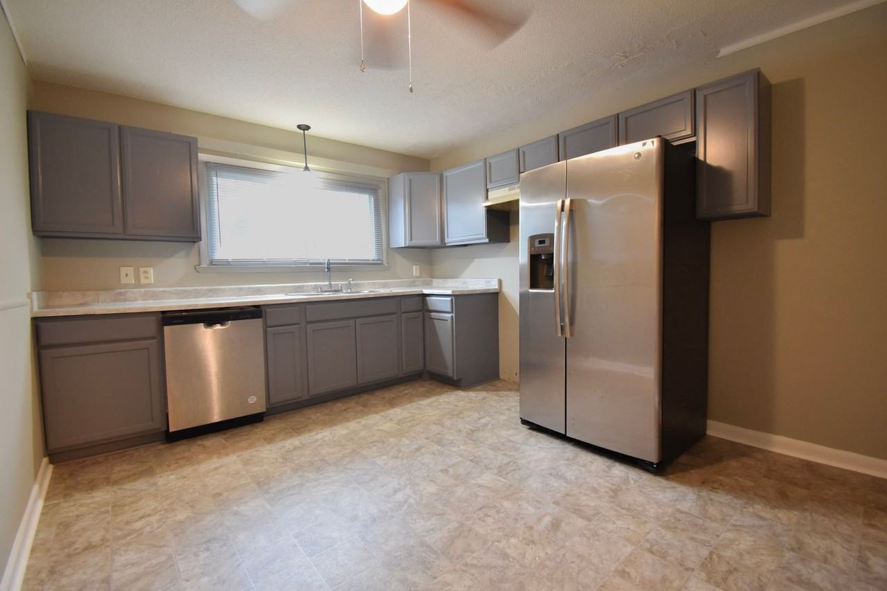 5138 Longbranch Dr - Photo 5 of 18