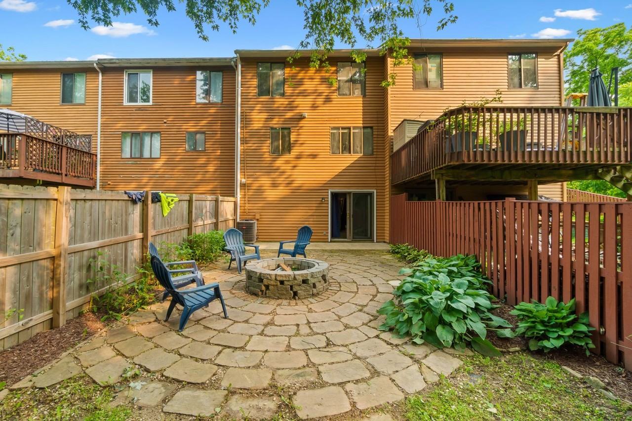 1010 Commanders Way N - Photo 2 of 26