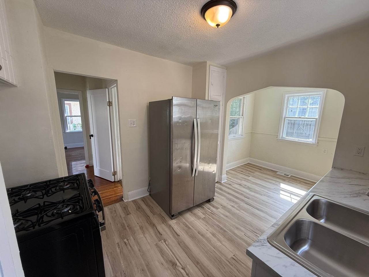 3335 Knox Ave N - Photo 3 of 8