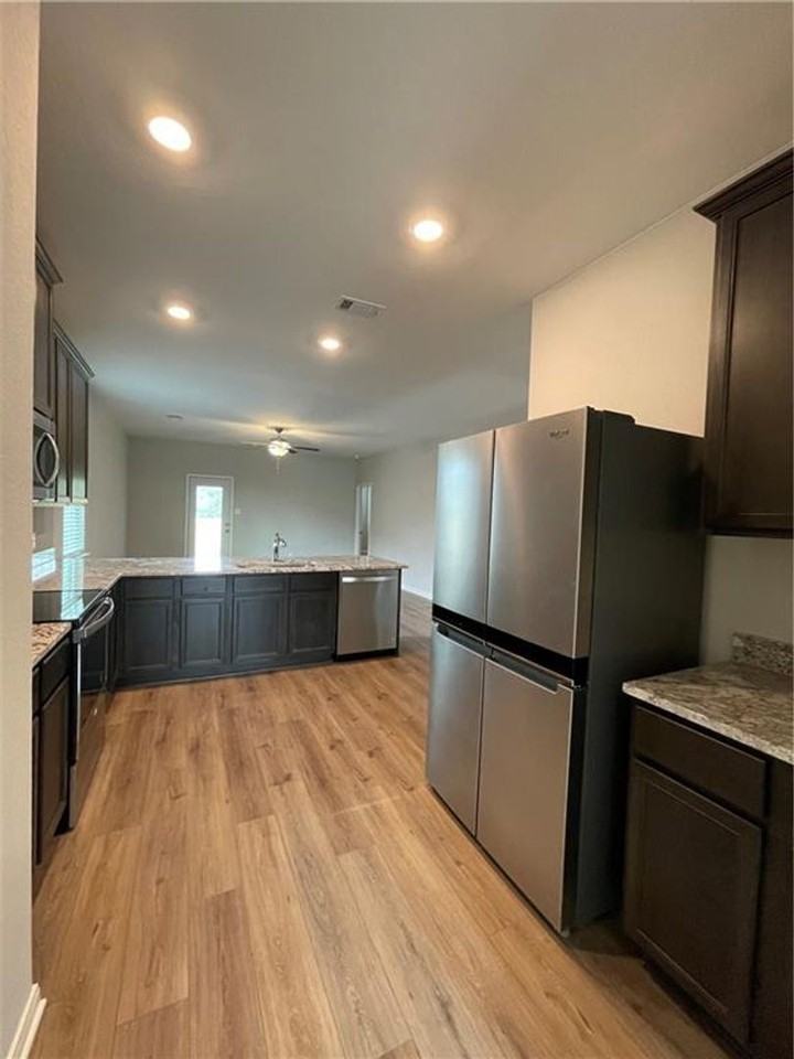 508 Republic Dr - Photo 5 of 19