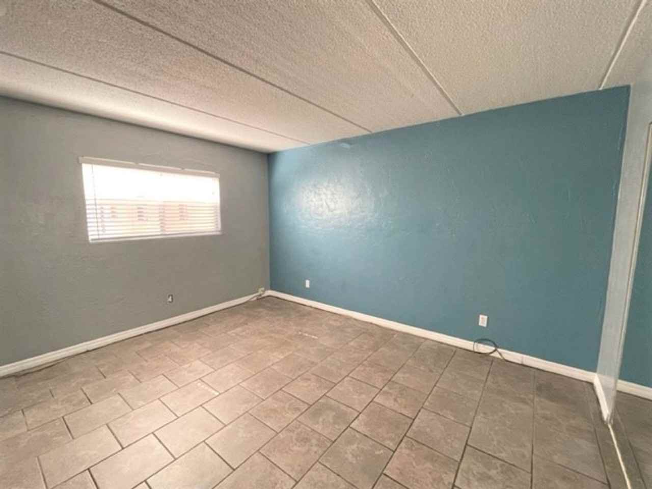 411 N Halifax Ave - Photo 6 of 9