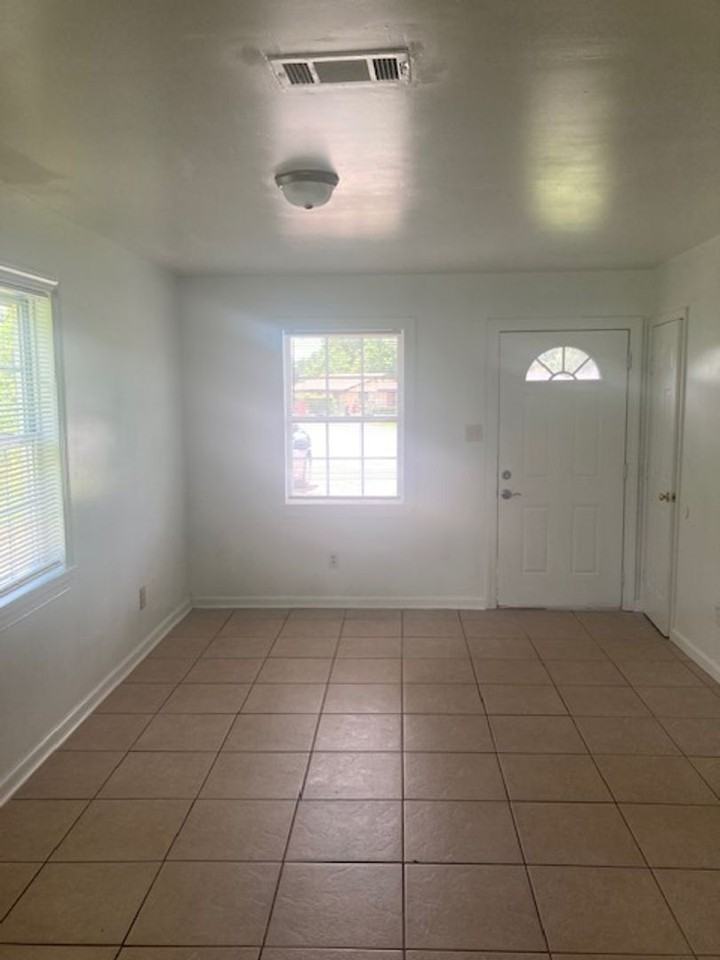 182 Orange Ct - Photo 3 of 12