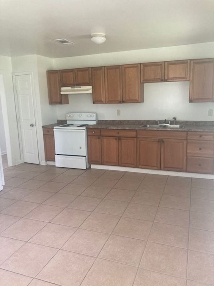 182 Orange Ct - Photo 6 of 12