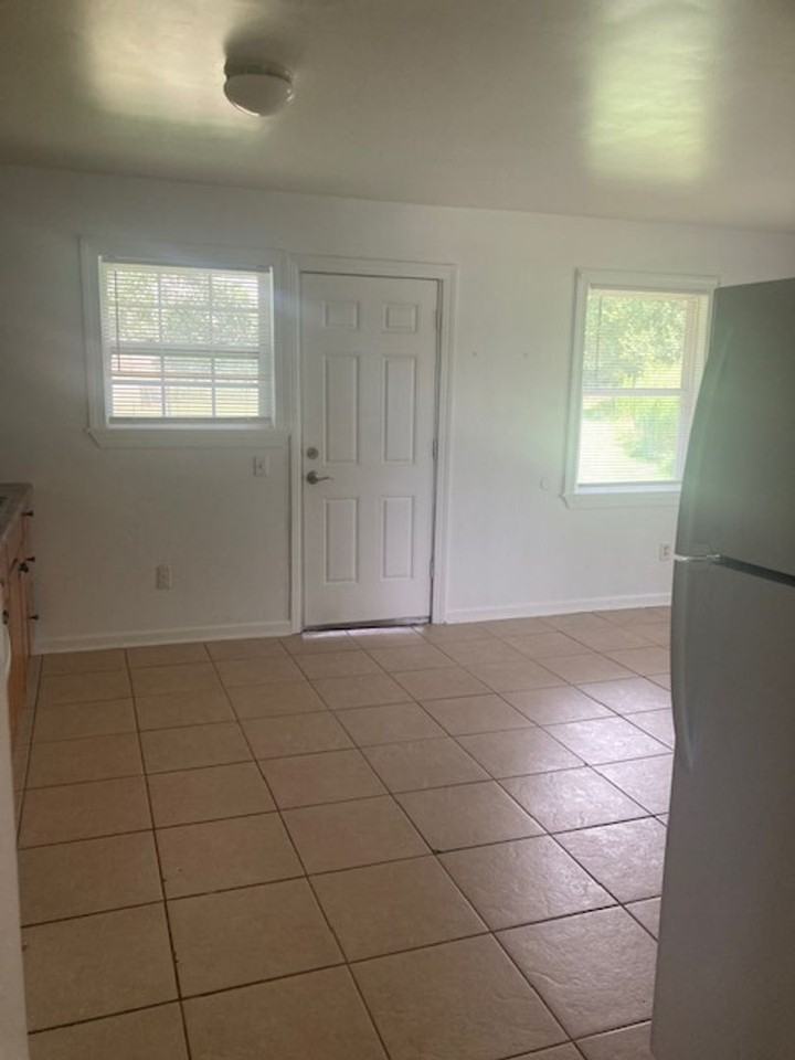 182 Orange Ct - Photo 7 of 12