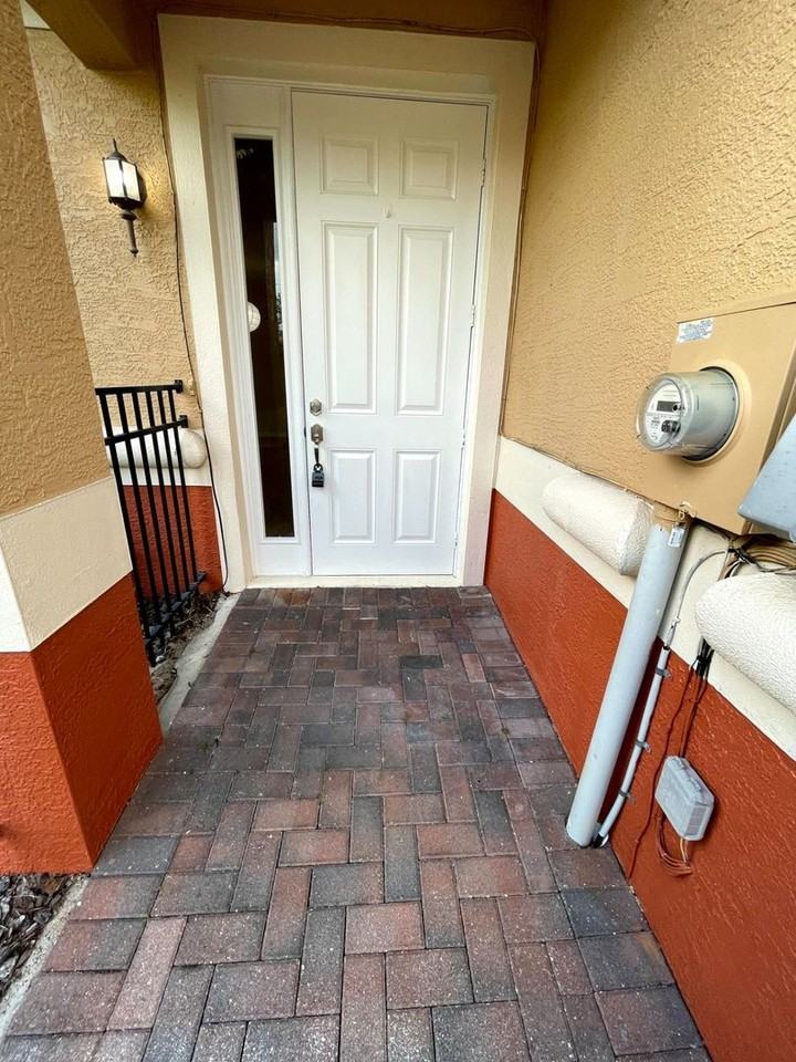 1362 Pacific Rd - Photo 2 of 22