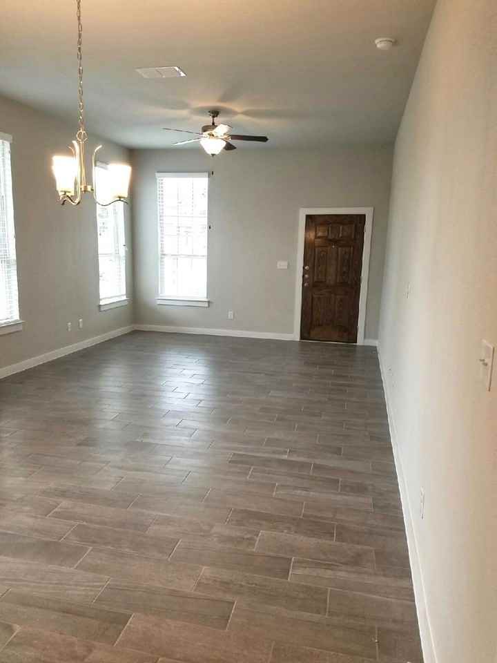 160 Lakeview Ct - Photo 2 of 10