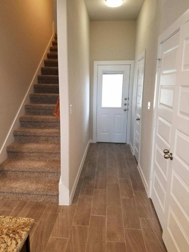 160 Lakeview Ct - Photo 4 of 10