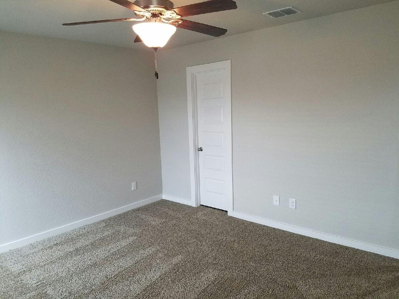 160 Lakeview Ct - Photo 5 of 10