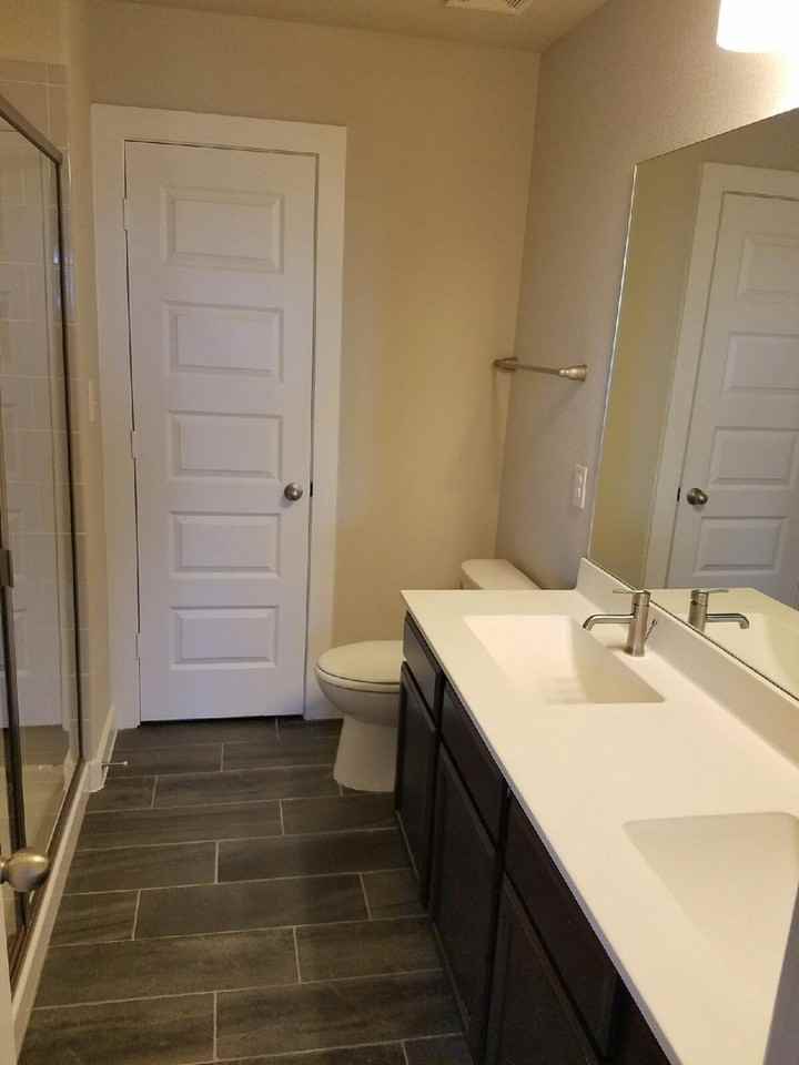 160 Lakeview Ct - Photo 6 of 10