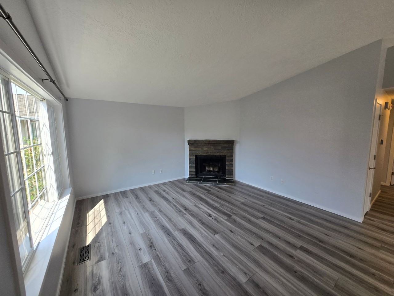 2725 Se 44th Ct - Photo 2 of 20