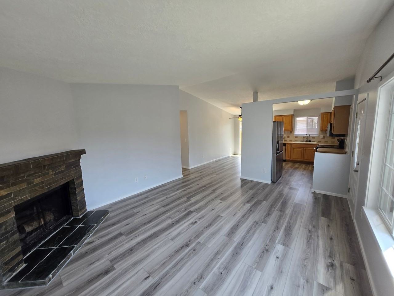 2725 Se 44th Ct - Photo 3 of 20