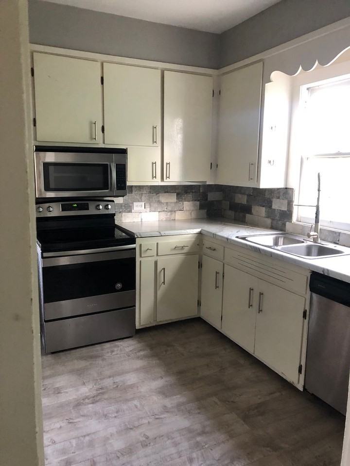 402 N Grand St - Photo 3 of 12