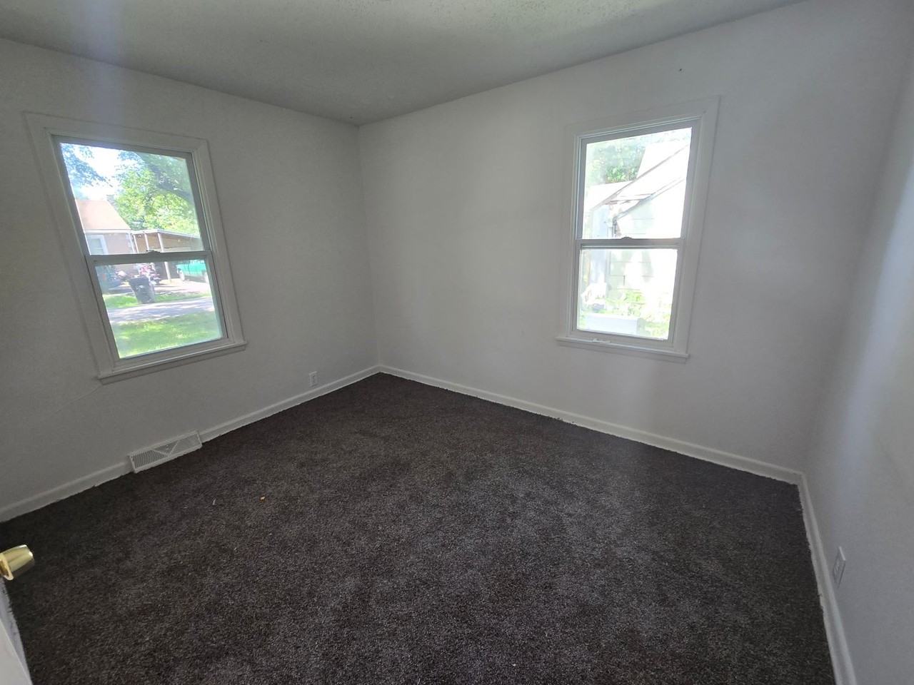 1800 Se Morrison St - Photo 5 of 9