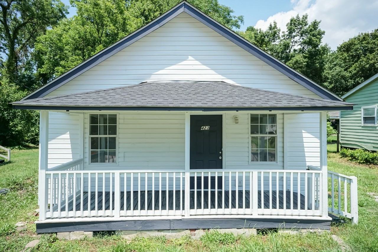 423 E Rockspring St - Photo 3 of 18
