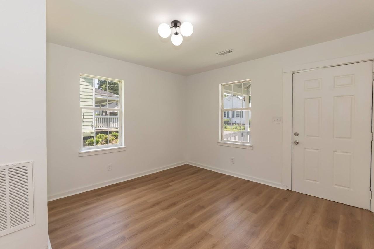 423 E Rockspring St - Photo 7 of 18