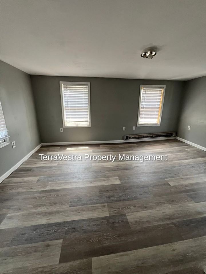 608 S 2nd St - Photo 6 of 15