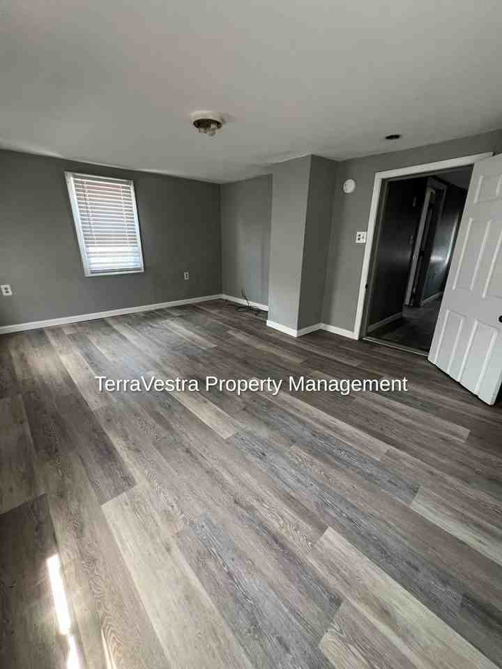 608 S 2nd St - Photo 7 of 15