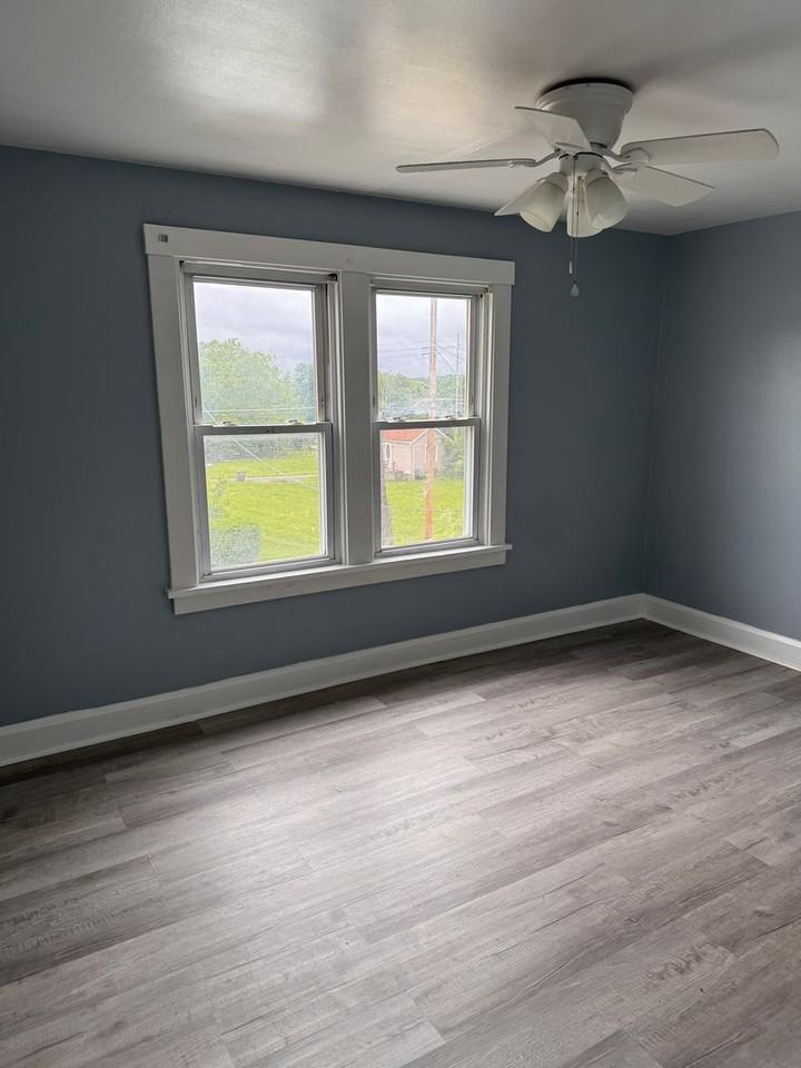 1139 Wallis Ave - Photo 2 of 10
