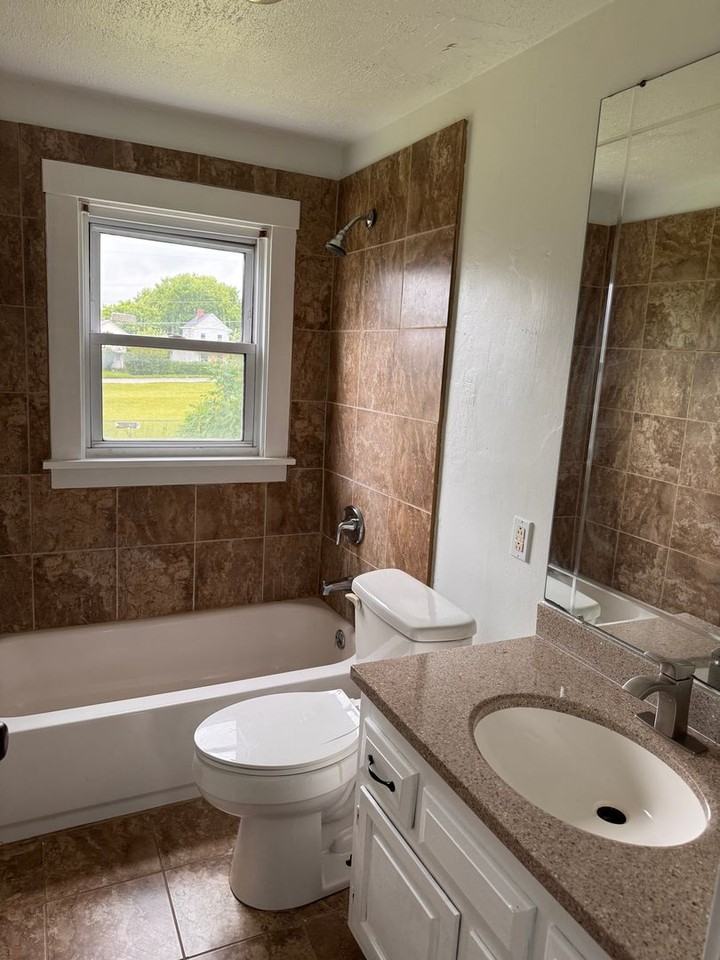 1139 Wallis Ave - Photo 3 of 10
