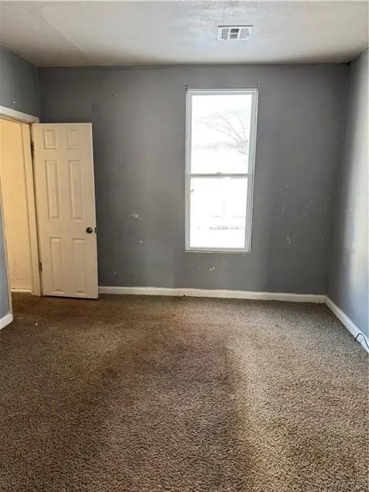 1205 S Malcolm Ave - Photo 2 of 4