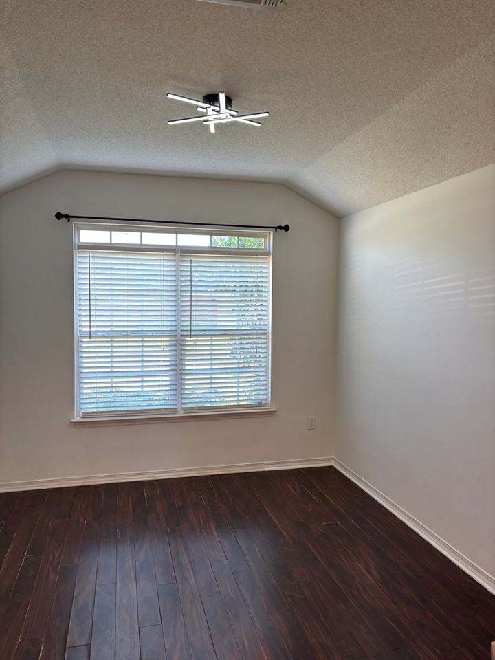 2423 Flintstone Dr - Photo 3 of 19