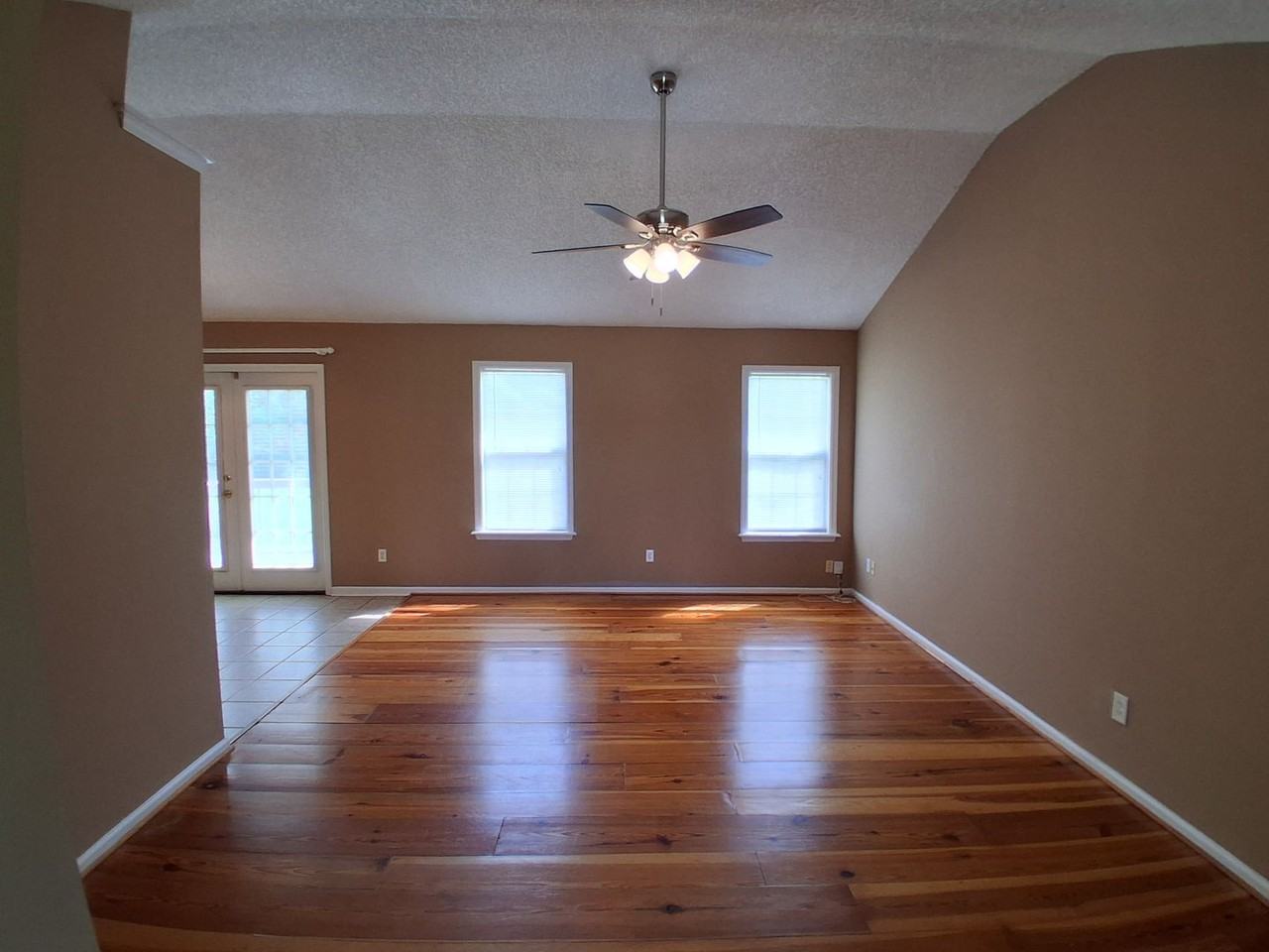 3771 Ridgemere Dr - Photo 4 of 13