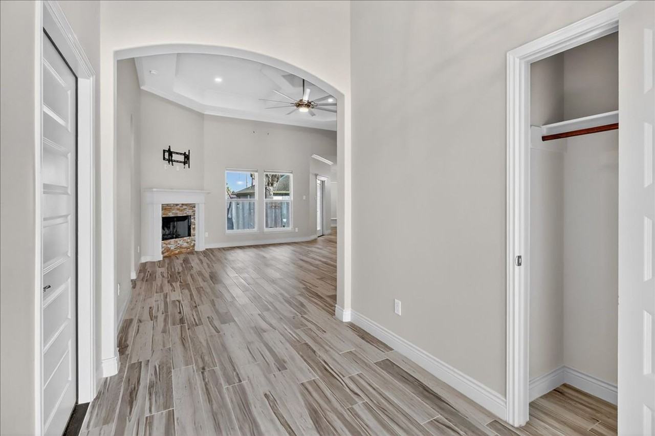 15229 Barataria Dr - Photo 3 of 50