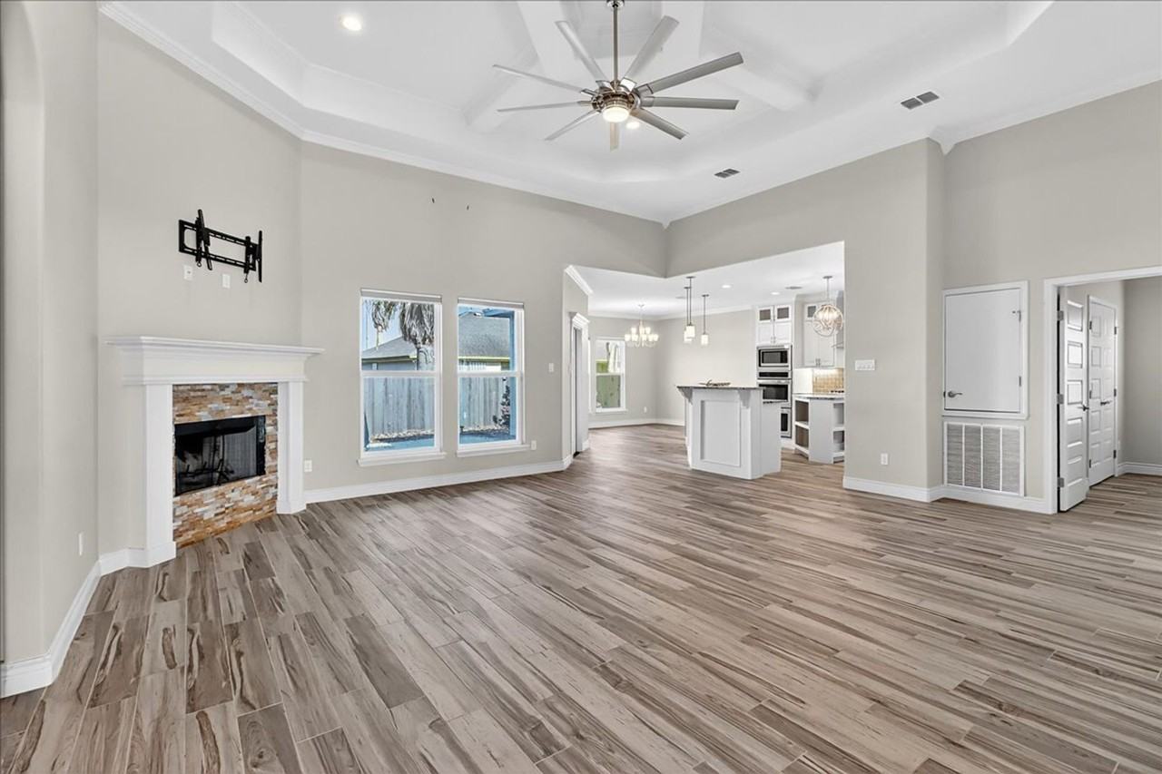 15229 Barataria Dr - Photo 4 of 50