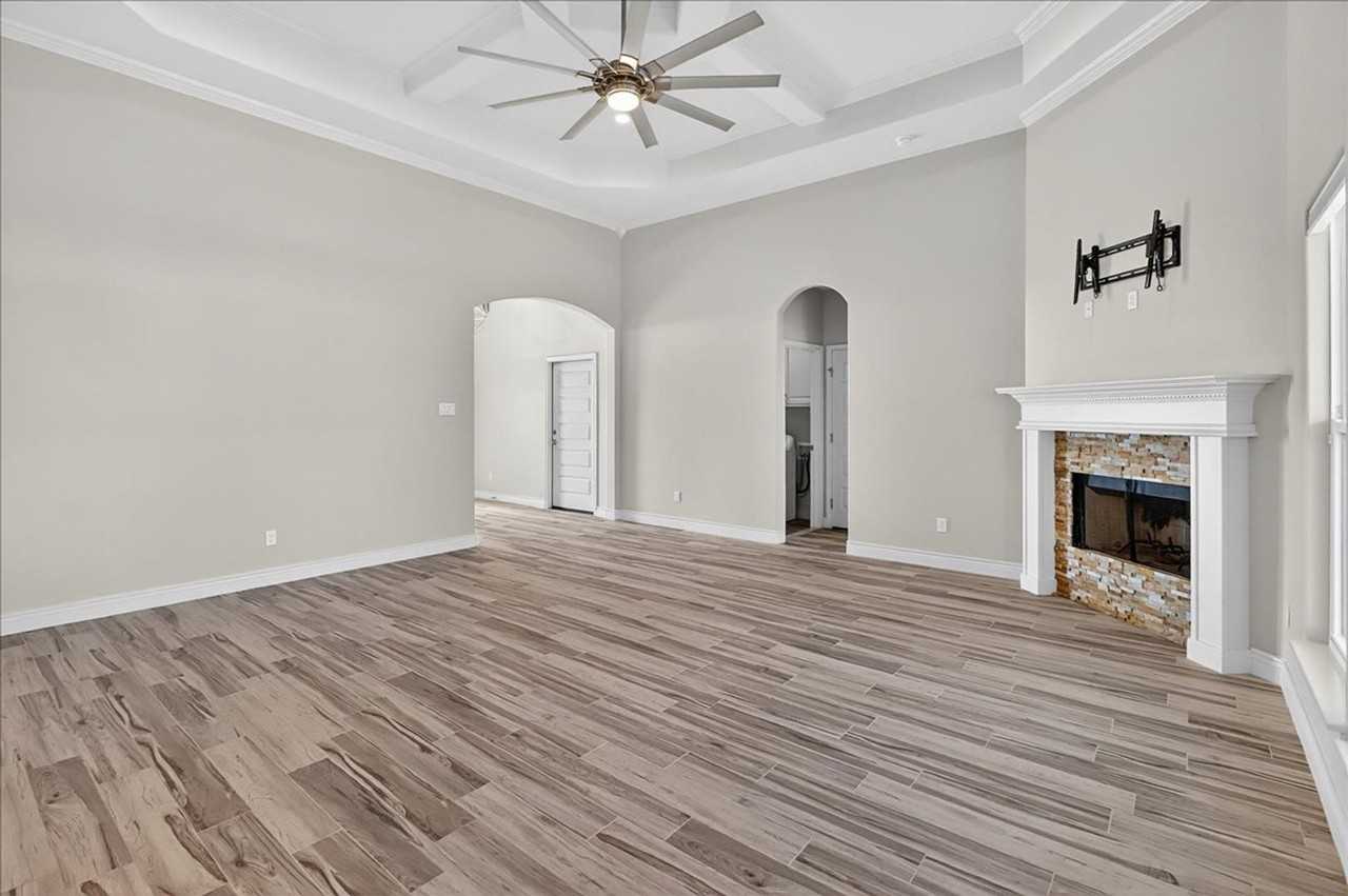 15229 Barataria Dr - Photo 5 of 50