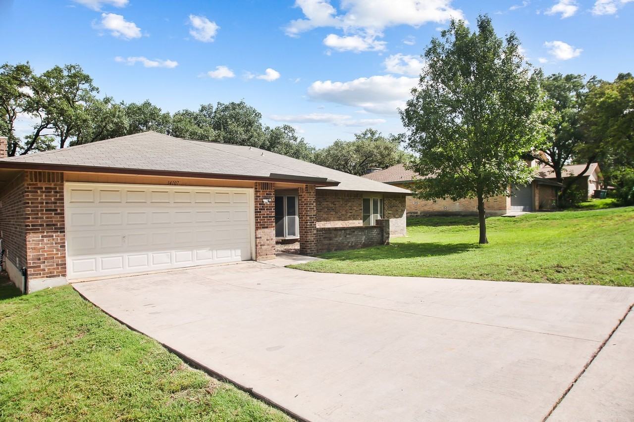 14107 Kint Circle St - Photo 2 of 30