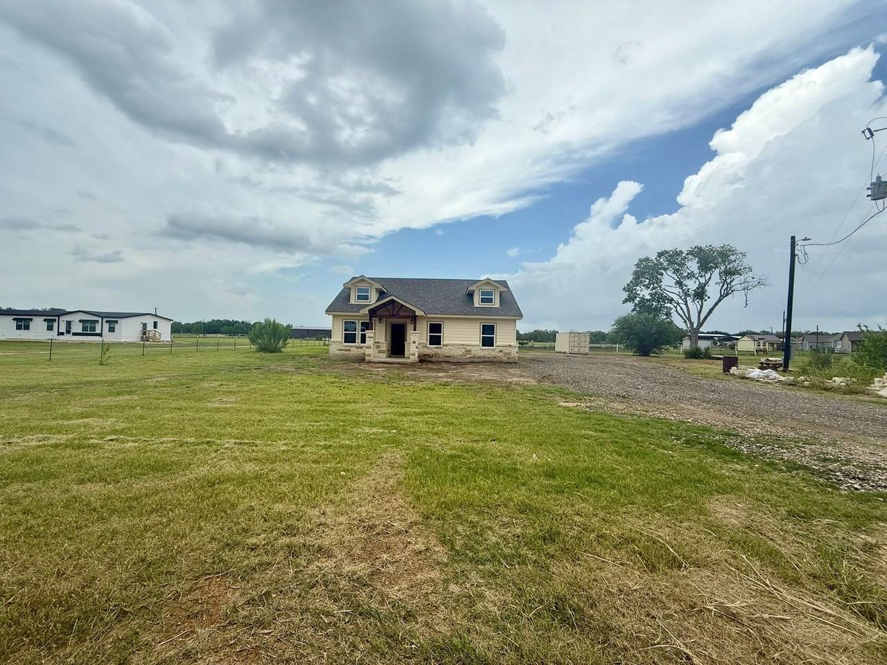 1075 E County Road 678 - Photo 2 of 28