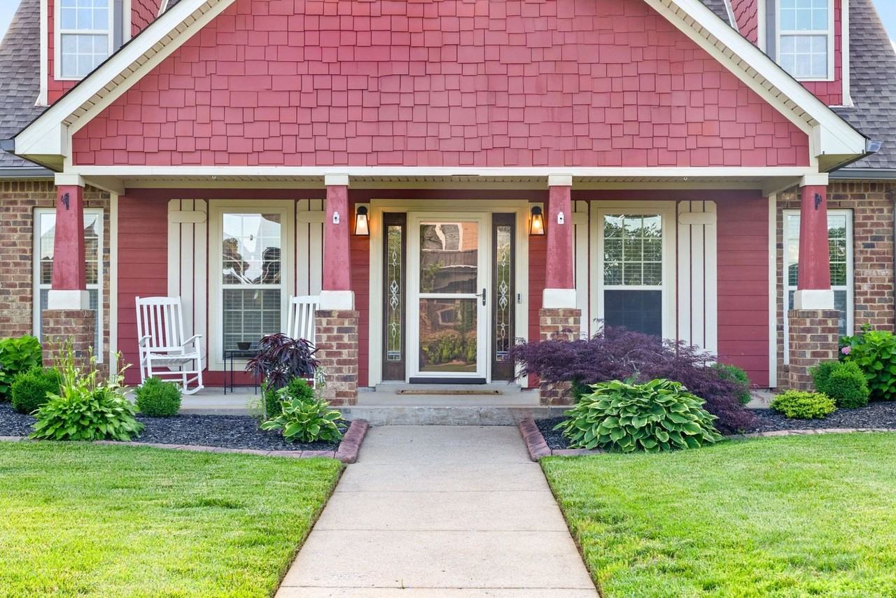 1049 Black Gum Ln - Photo 2 of 23