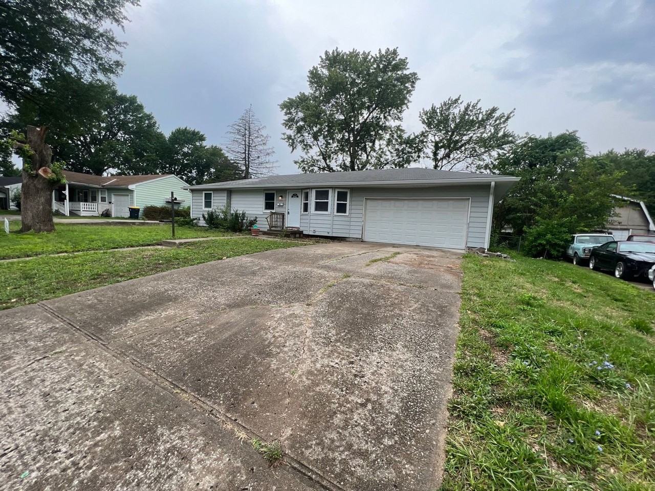 5208 Harvard Ave - Photo 2 of 32