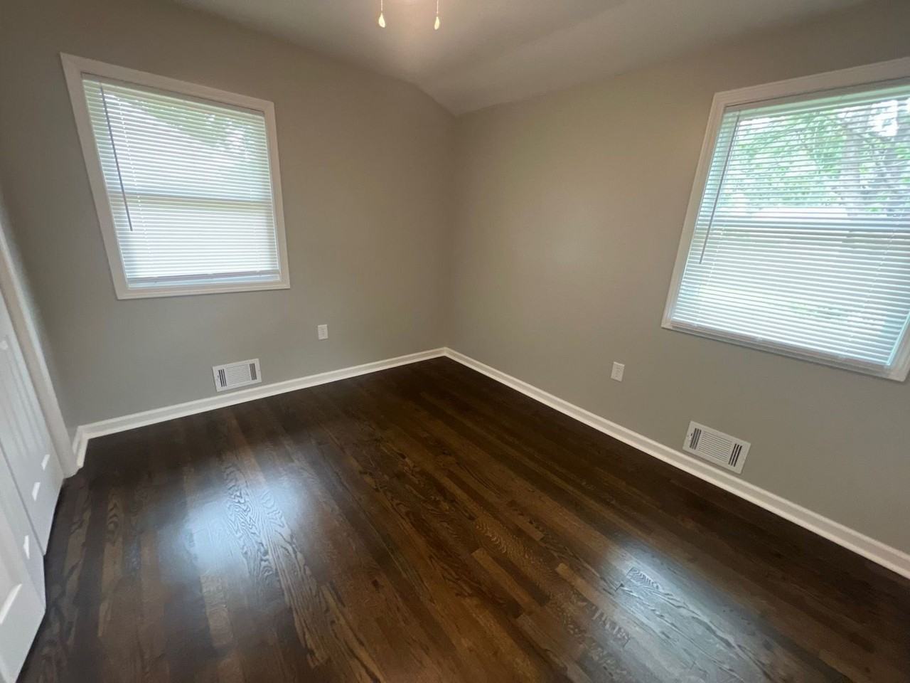 5208 Harvard Ave - Photo 7 of 13