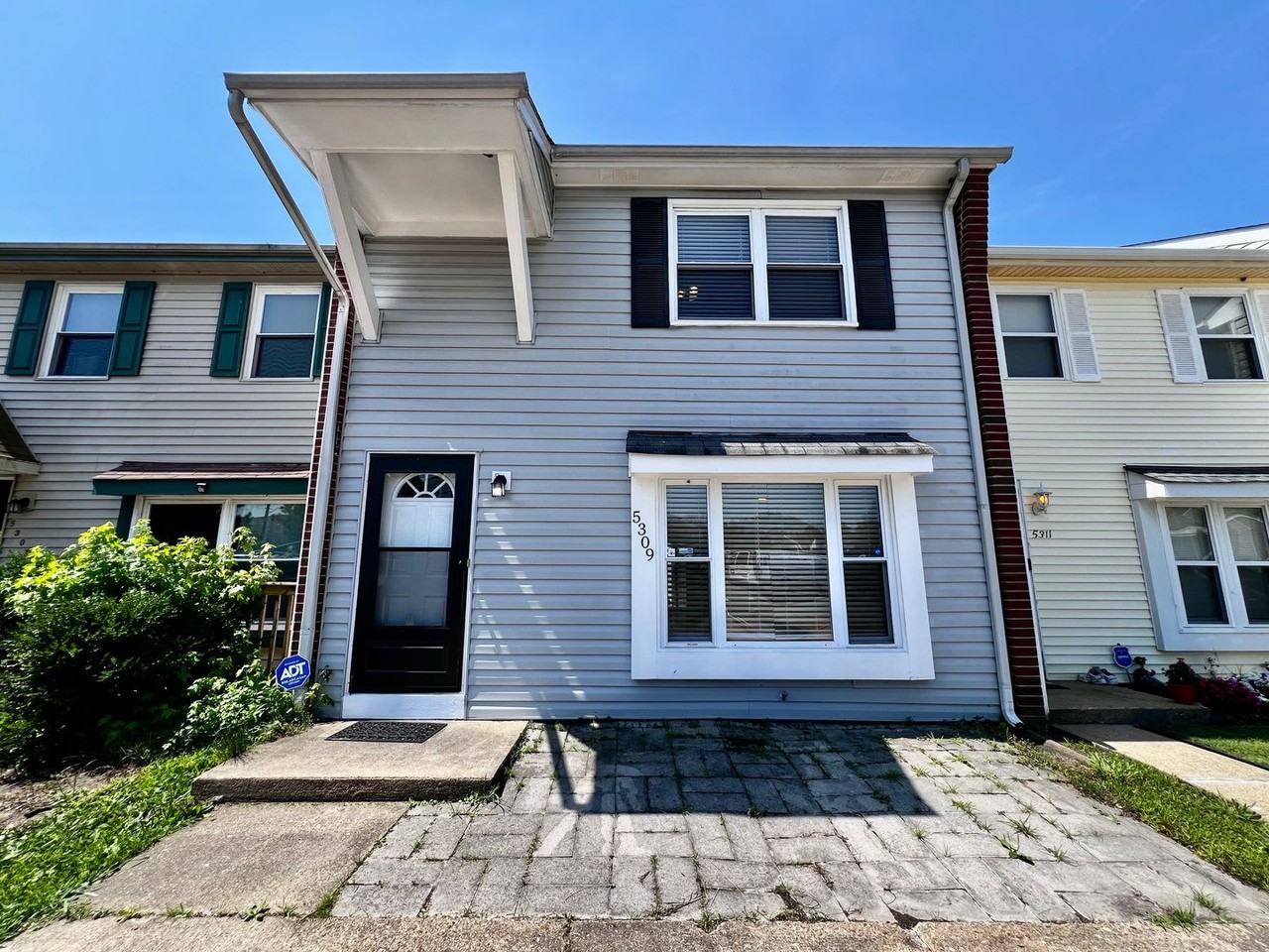 5309 Grand Lake Cres - Photo 2 of 27