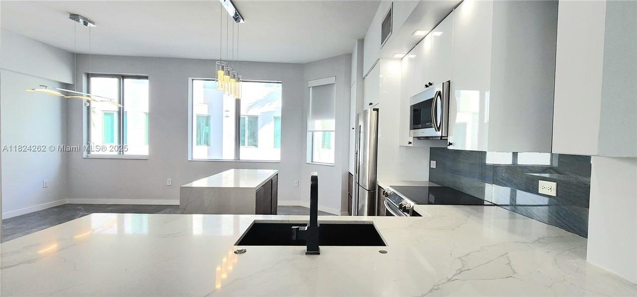 2146 Van Buren St - Photo 3 of 19