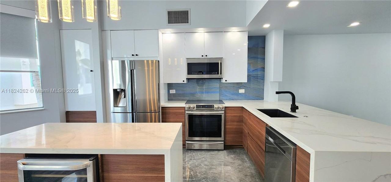 2146 Van Buren St - Photo 4 of 19