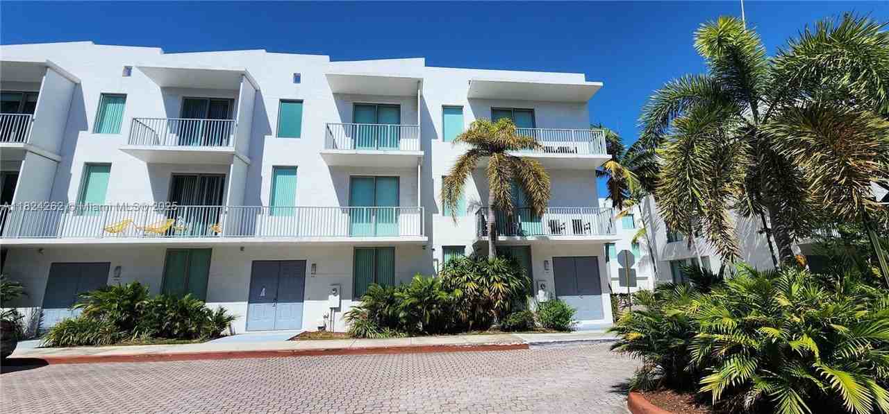 2146 Van Buren St - Photo 5 of 19