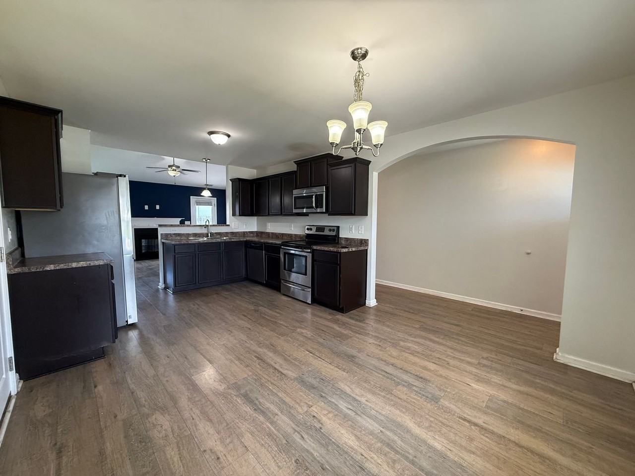100 Stonewater Ln - Photo 3 of 32