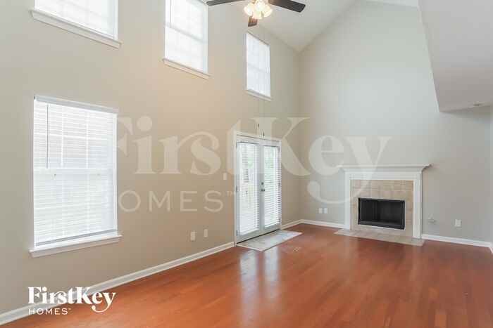 1529 Edgemoor Ln - Photo 2 of 15